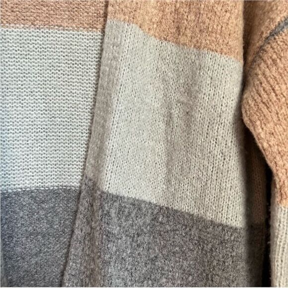 Active USA colour block cardigan. Size small - Picture 10 of 11